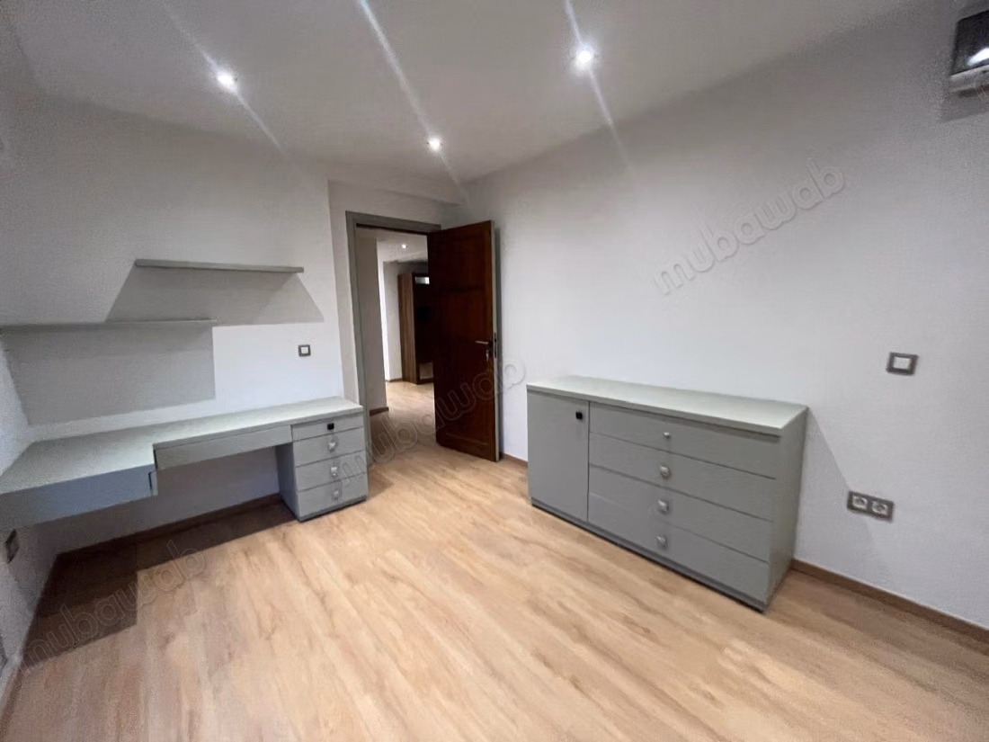 Premium villa for office use for rent in Anfa. Area 1000 m². Beautiful terraces and garden