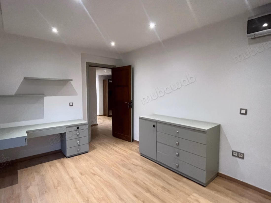 Premium villa for office use for rent in Anfa. Area 1000 m². Beautiful terraces and garden