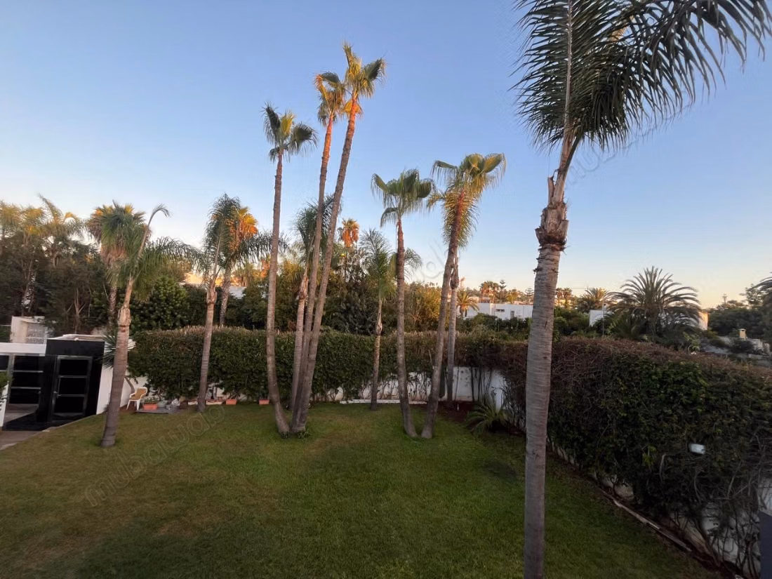Premium villa for office use for rent in Anfa. Area 1000 m². Beautiful terraces and garden