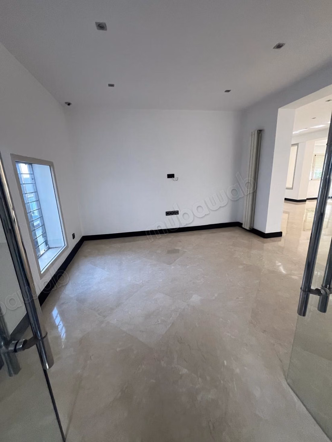Premium villa for office use for rent in Anfa. Area 1000 m². Beautiful terraces and garden