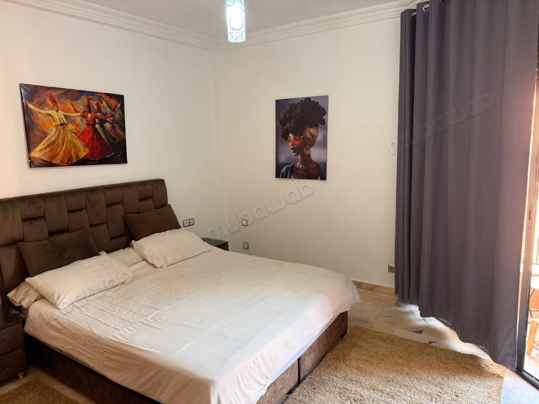 Superbe appartement à louer à Guéliz. 
Surface totale 60 m². 
Meublé