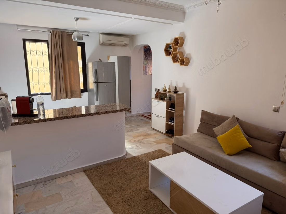 Superbe appartement à louer à Guéliz. 
Surface totale 60 m². 
Meublé