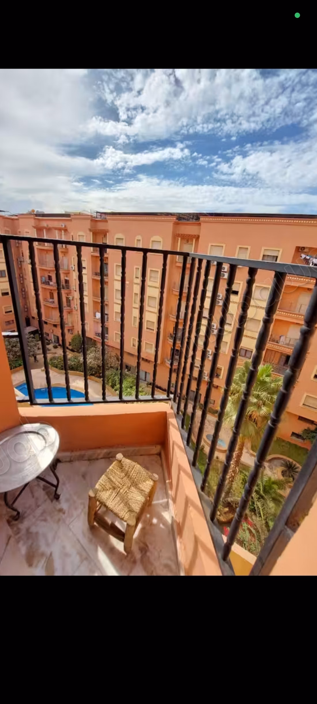 Superbe appartement à louer à Guéliz. 
Surface totale 60 m². 
Meublé