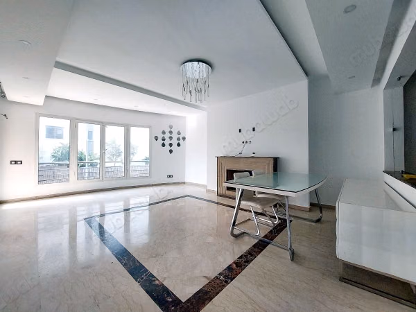 Apartment for sale - 3 bedrooms - 292 m²