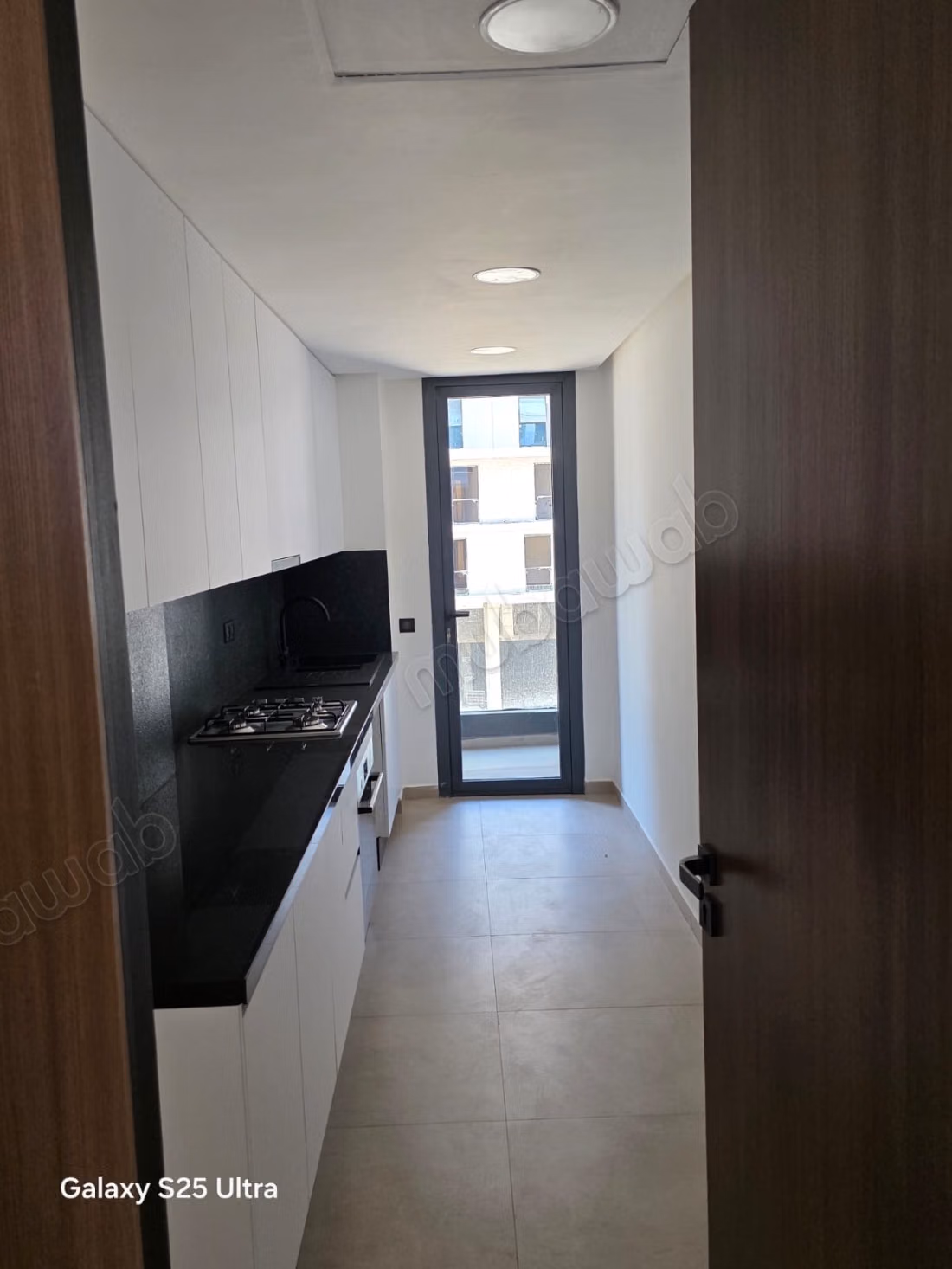 Empty apartment with 2 bedrooms CFC