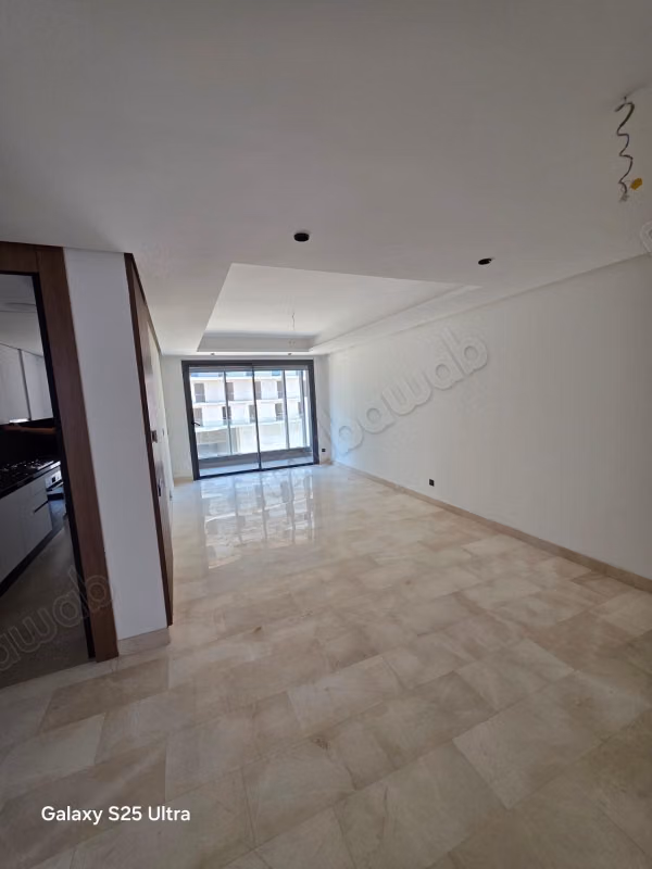 Empty apartment with 2 bedrooms CFC
