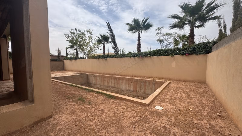 Somptuosa casa en venta en la ruta de Amazmiz. 4 habitaciones. Piscina y servicio de conserjería