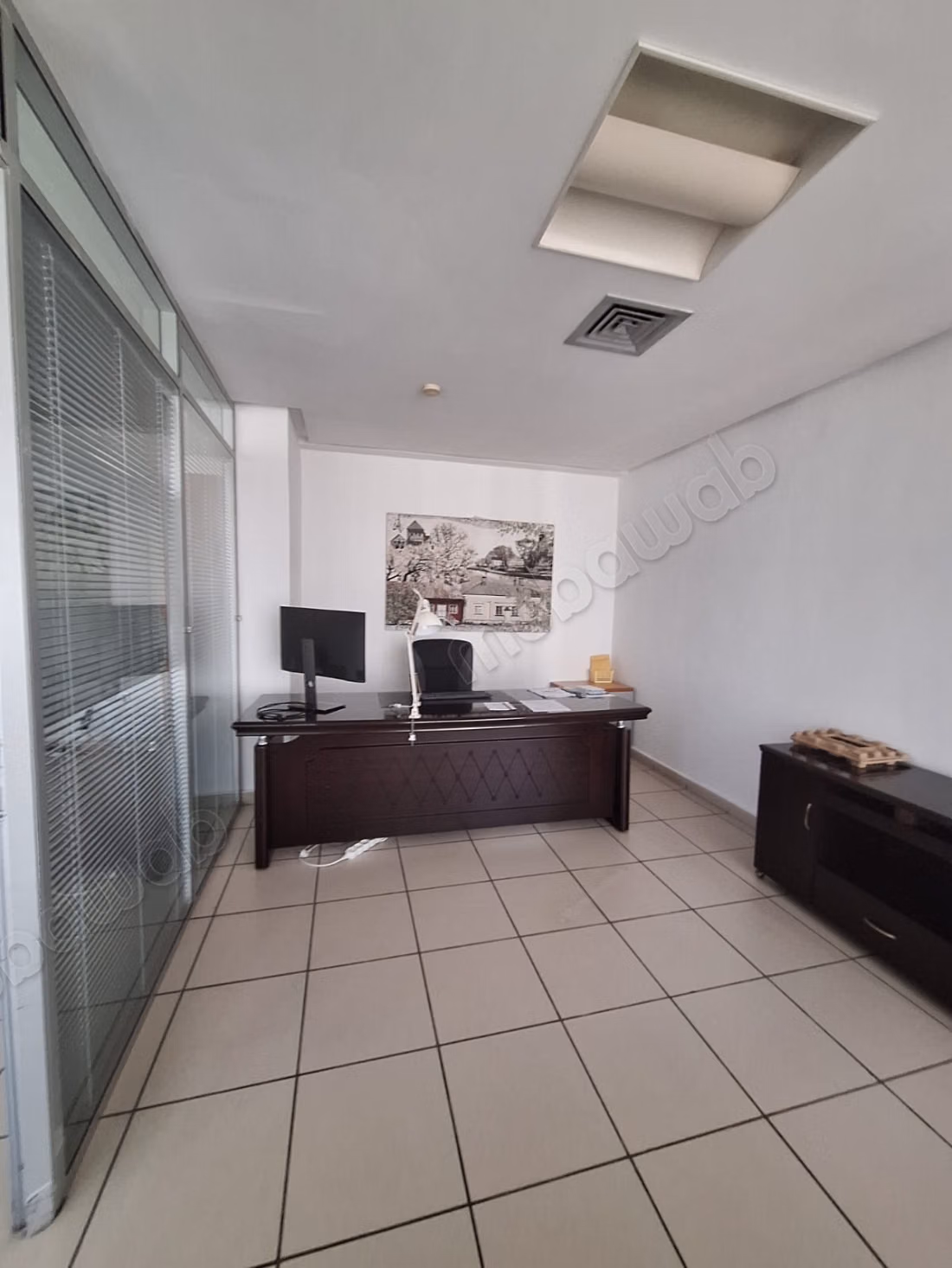 Ufficio in affitto su Boulevard La Corniche 100m