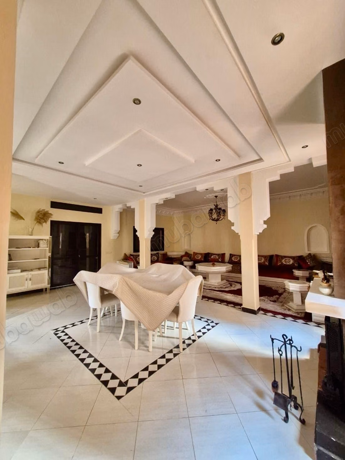 Villa 300m2 à TARGA. À 3 650 000dhs. 4chambres
