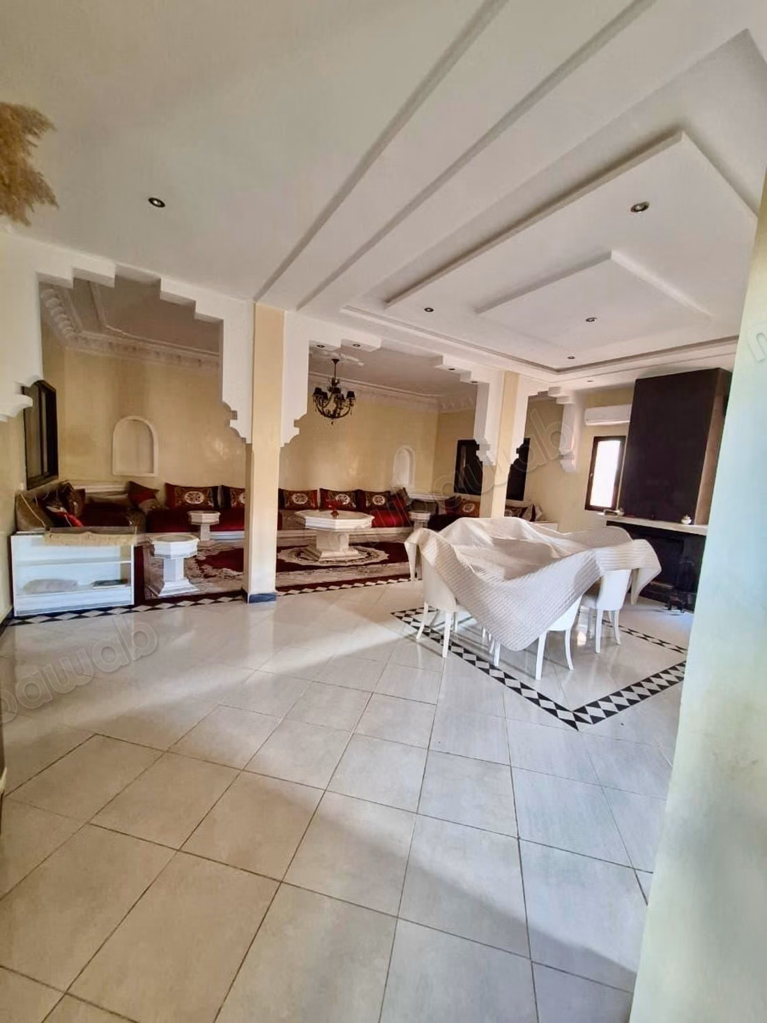 Villa 300m2 à TARGA. À 3 650 000dhs. 4chambres