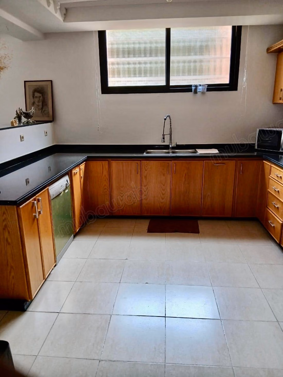 Villa 300m2 à TARGA. À 3 650 000dhs. 4chambres