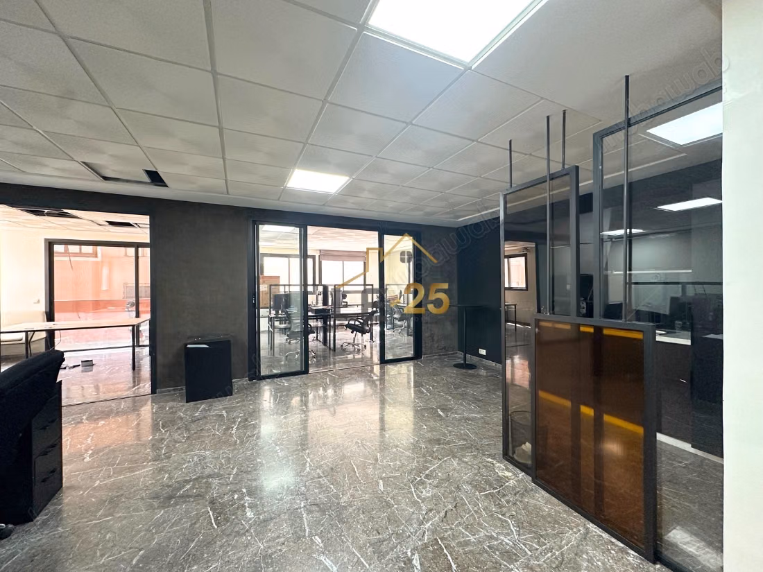 Espacio de Oficina Amueblado en Venta - Majorelle