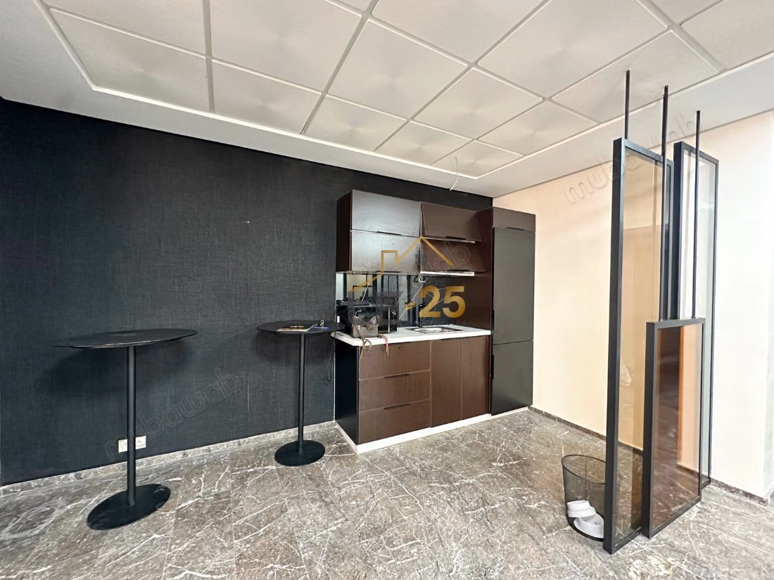 Espacio de Oficina Amueblado en Venta - Majorelle