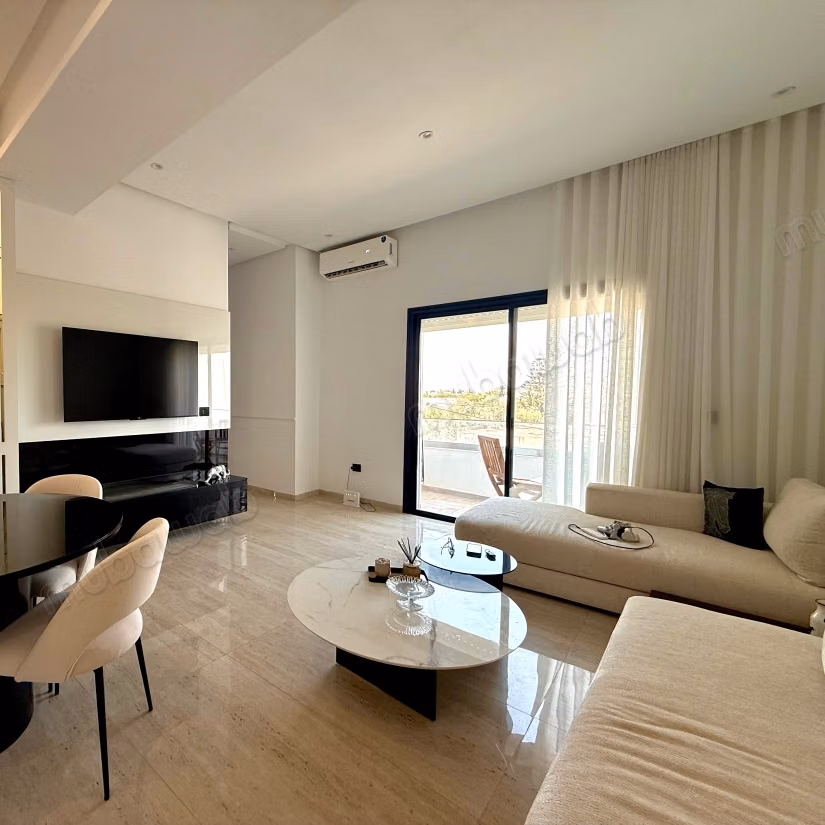 Appartement en vente à Chotrana 1. Superficie 75 m². Double vitrage et chauffage central
