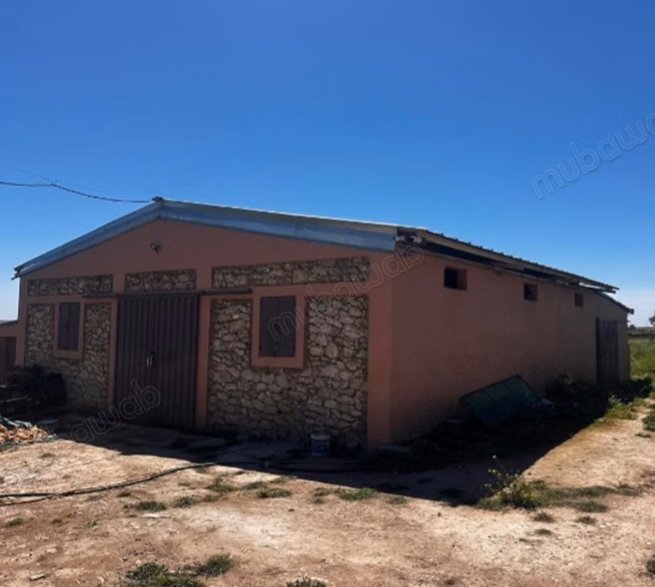 Farm for sale in Oulad Hamdane. Area of 19405 m². Secured residence