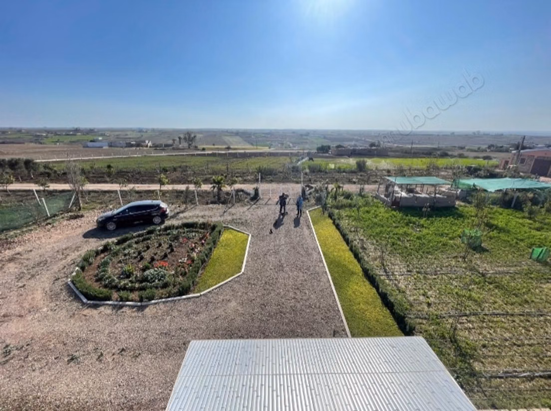 Farm for sale in Oulad Hamdane. Area of 19405 m². Secured residence