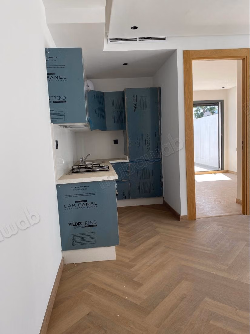 Superbe appartement à vendre à Les princesses. 
8 pièces confortables. 
Ascenseur et terrasse