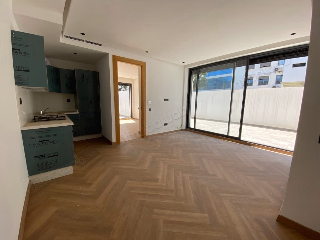 Superbe appartement à vendre à Les princesses. 
8 pièces confortables. 
Ascenseur et terrasse