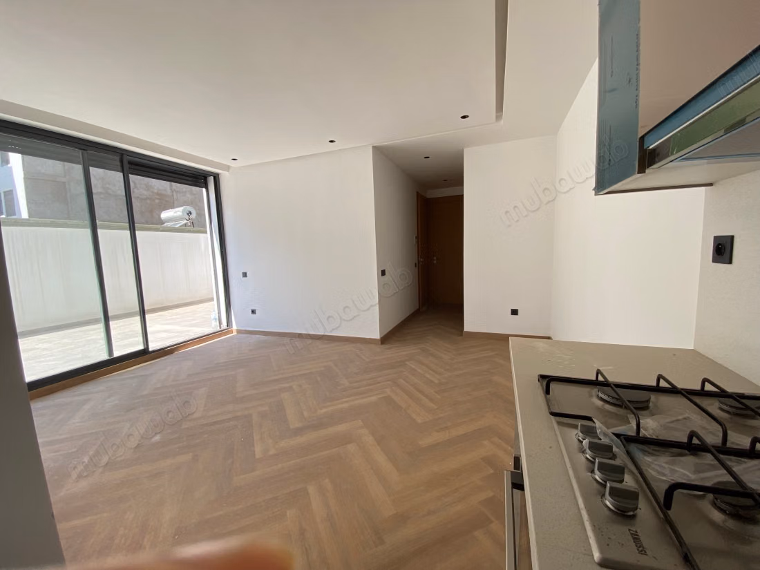 Superbe appartement à vendre à Les princesses. 
8 pièces confortables. 
Ascenseur et terrasse