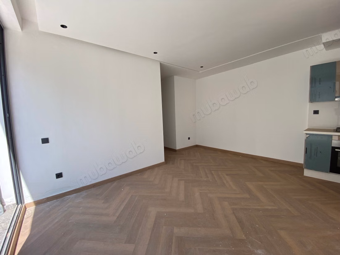 Superbe appartement à vendre à Les princesses. 
8 pièces confortables. 
Ascenseur et terrasse