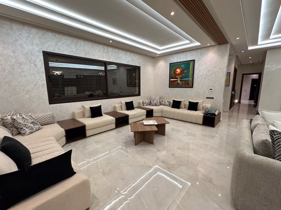 Espléndida villa en alquiler en Agdal. Superficie 400 m². Bien amueblado