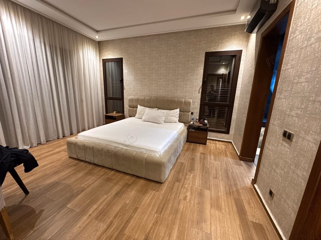 Espléndida villa en alquiler en Agdal. Superficie 400 m². Bien amueblado