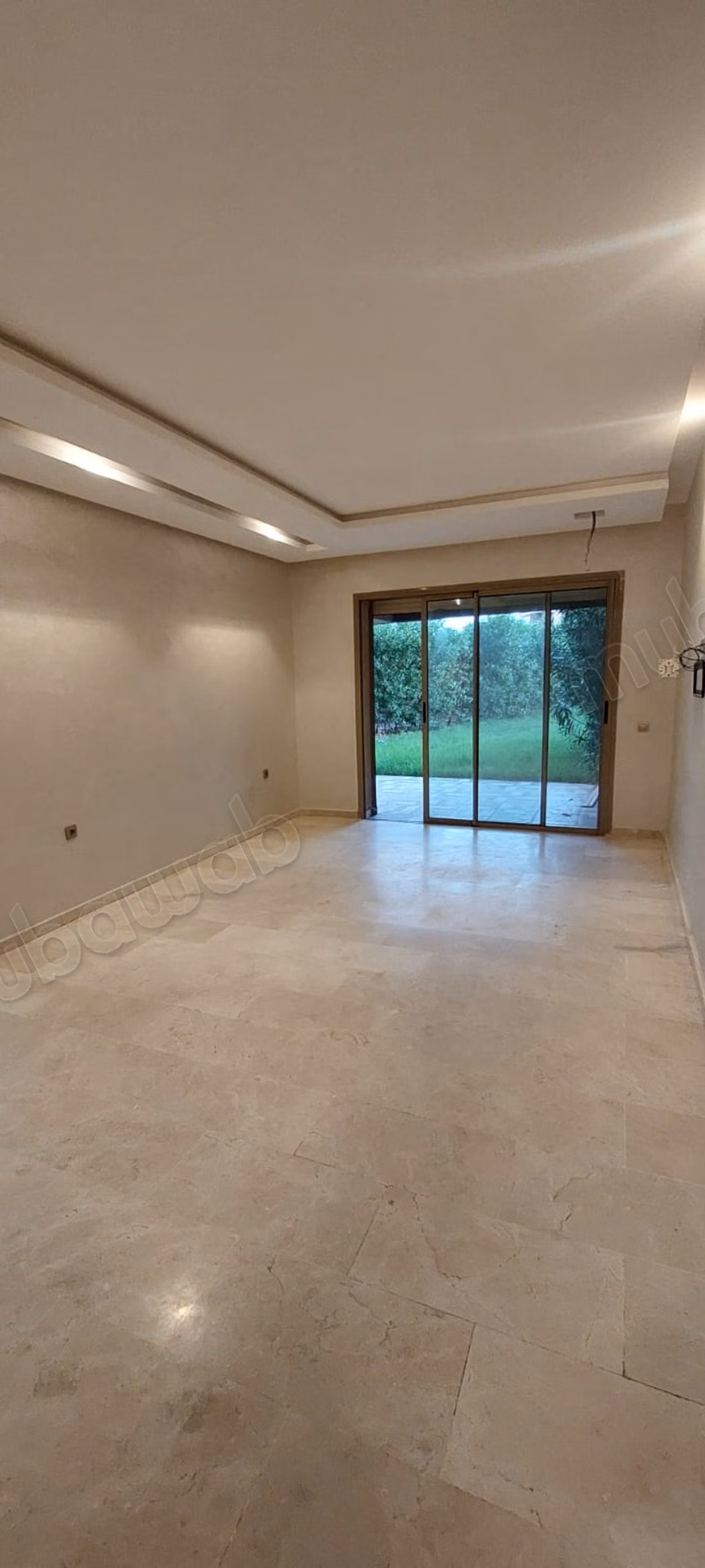 Louez cet appartement vide à prestigia Agdal 
Rez de jardin. 3 chambres confortables