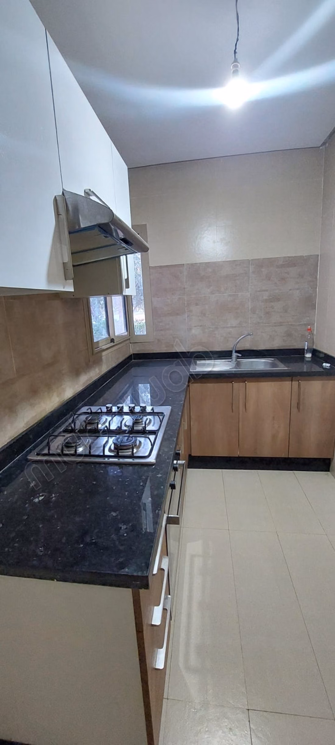 Louez cet appartement vide à prestigia Agdal 
Rez de jardin. 3 chambres confortables