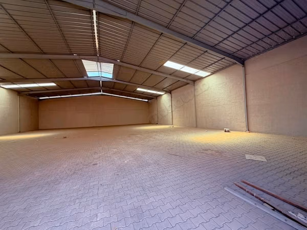 Hangar de 700m² et 1000m² a Harbil