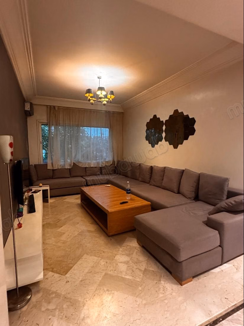 Huur dit appartement in Les Hôpitaux. 2 comfortabele kamers. Goed gemeubileerd