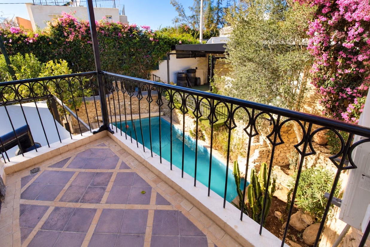 Hermosa casa con piscina climatizada en Charaf