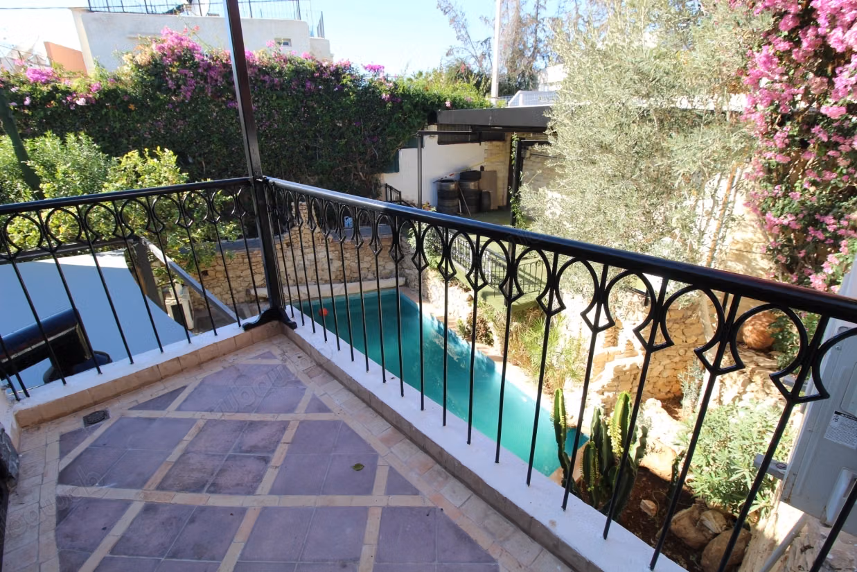 Encuentra tu próxima casa en Charaf. 4 hermosas habitaciones. Gran piscina