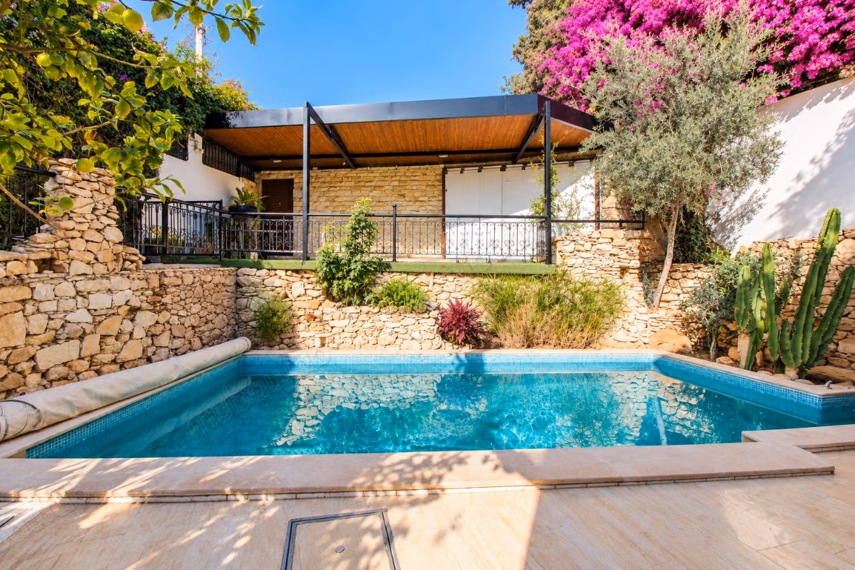 Hermosa casa con piscina climatizada en Charaf