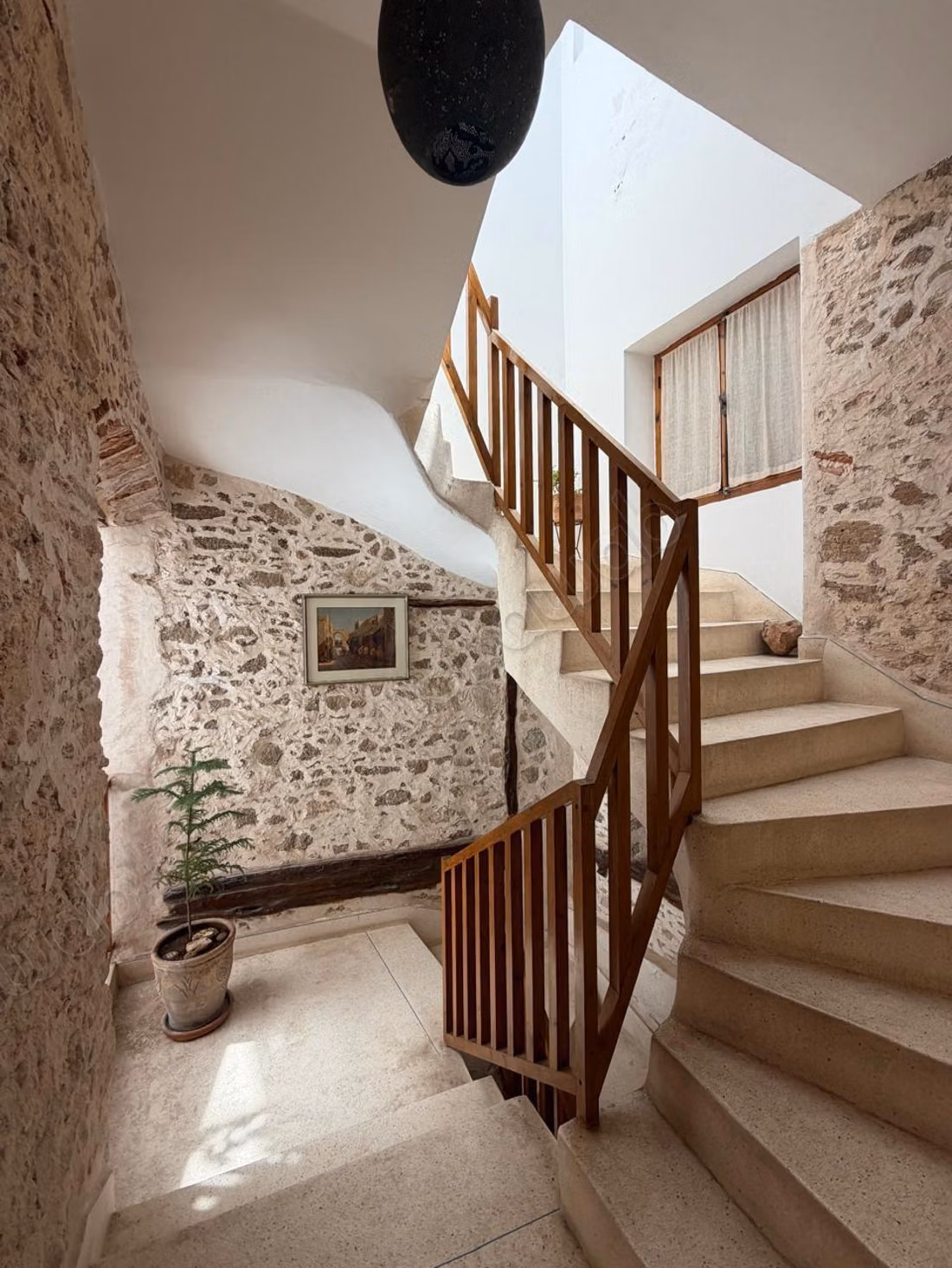 Riad for sale in Chbanat. 6 large rooms. Furnished