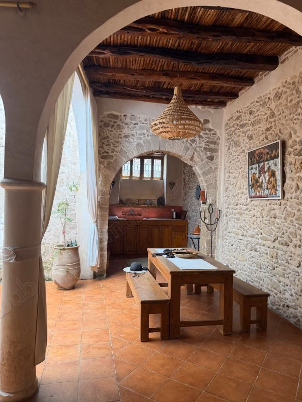 Riad en venta en Chbanat. 6 grandes habitaciones. Amueblado
