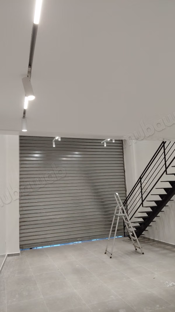 Local commercial en location à Oulfa.
Superficie 68 m²