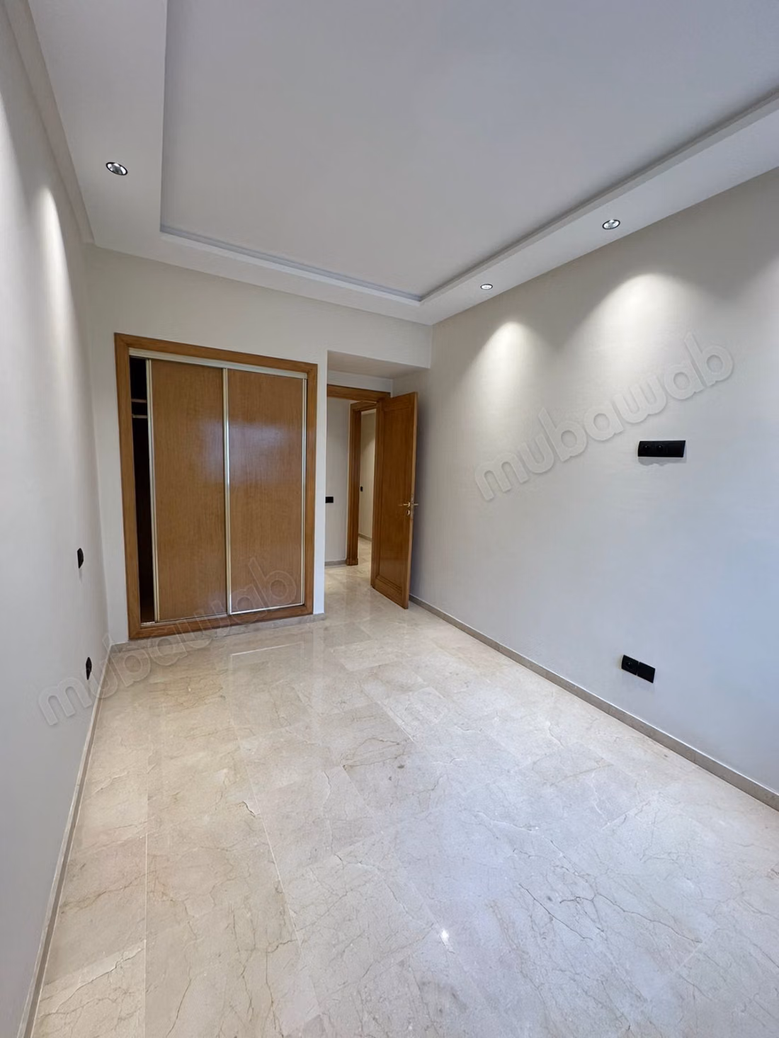 A LOUER Bel Appartement sur Racine haut standing