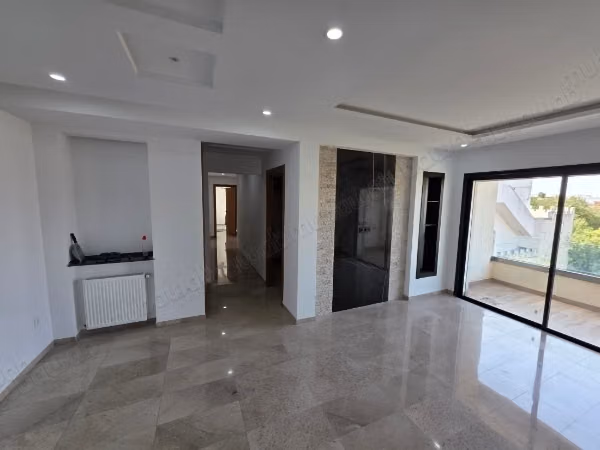 Superbo appartamento in affitto a Chotrana 1