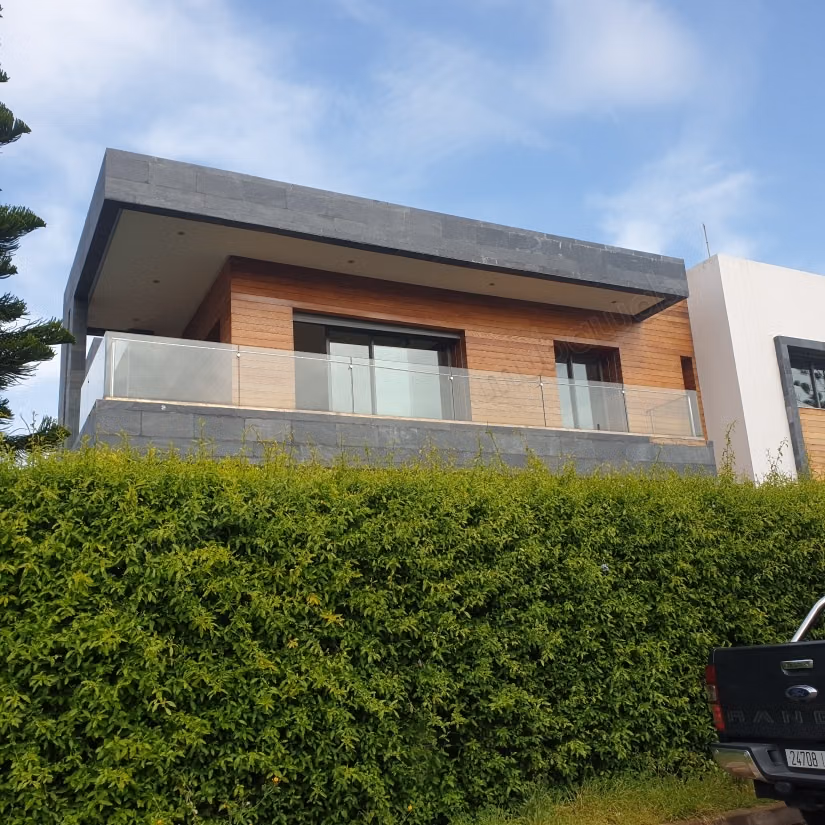 Belle villa vide à louer à Nawrass Dar bouazza