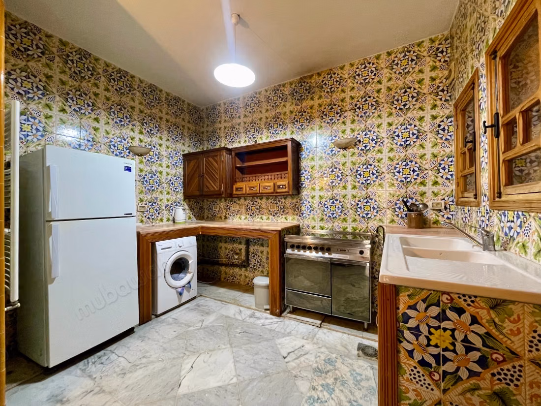 Villa coloniale avec des dépendances, Alain Savary