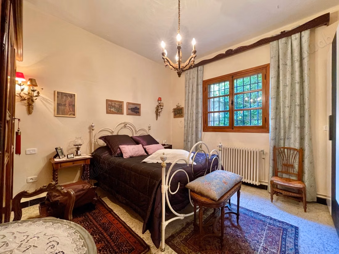Villa coloniale avec des dépendances, Alain Savary