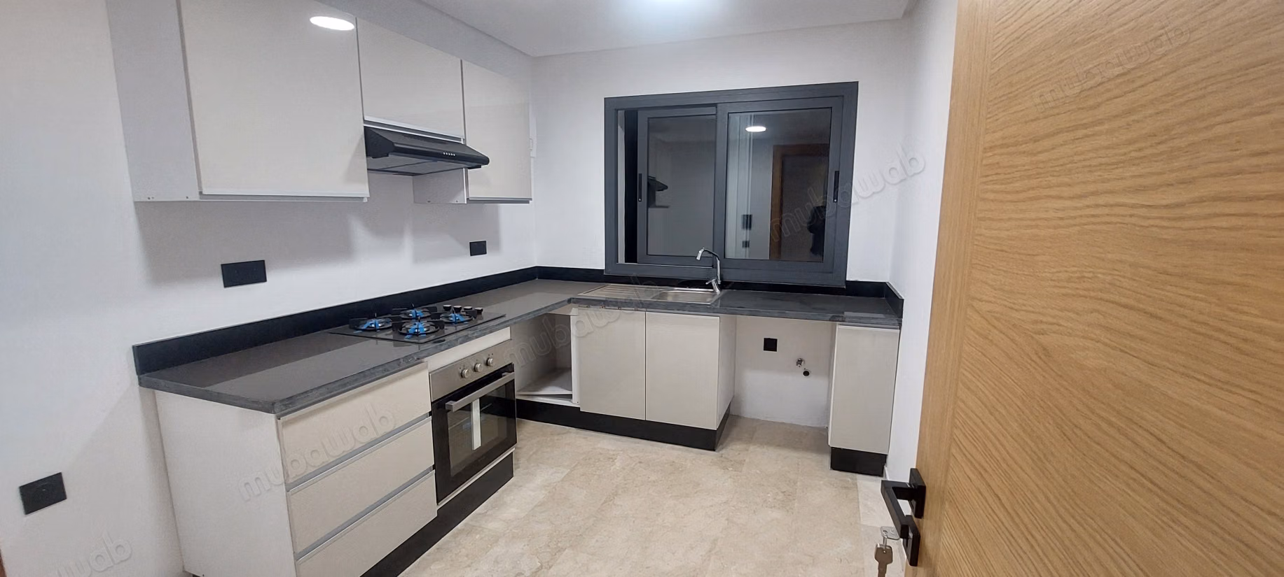 Bellissimo appartamento da affittare a Riyad. Superficie 130 m². Residenza con servizio di portineria, aria condizionata centrale