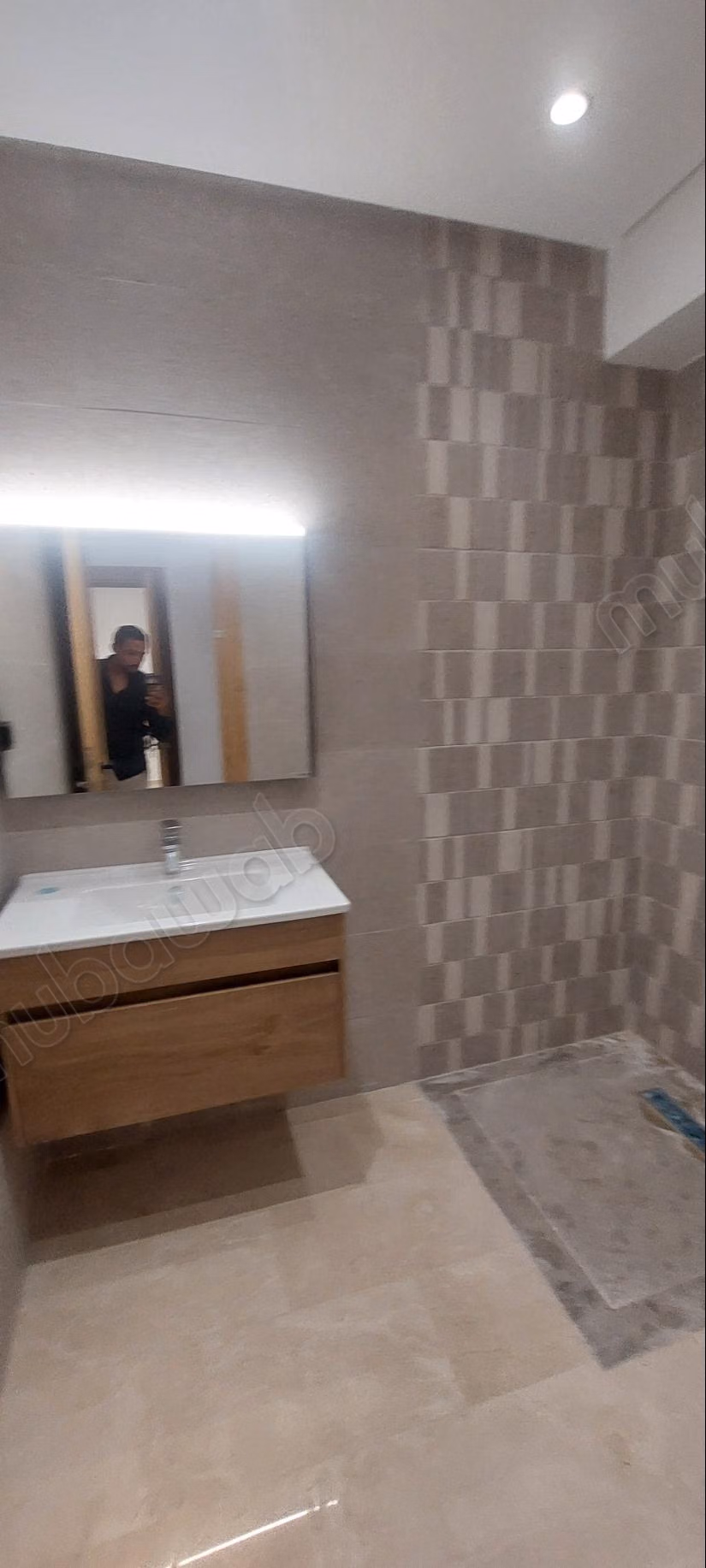 Bellissimo appartamento da affittare a Riyad. Superficie 130 m². Residenza con servizio di portineria, aria condizionata centrale