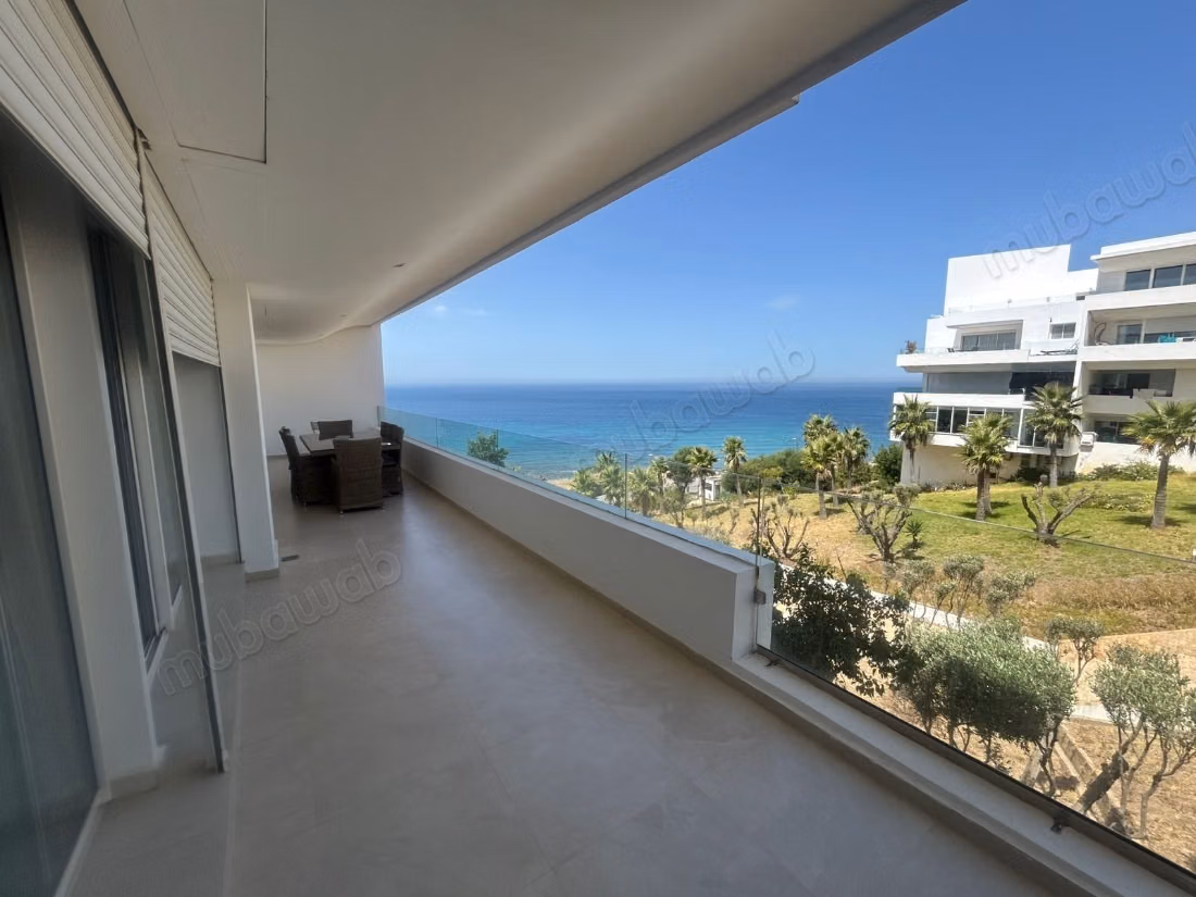 Ruim appartement met uitzicht op zee