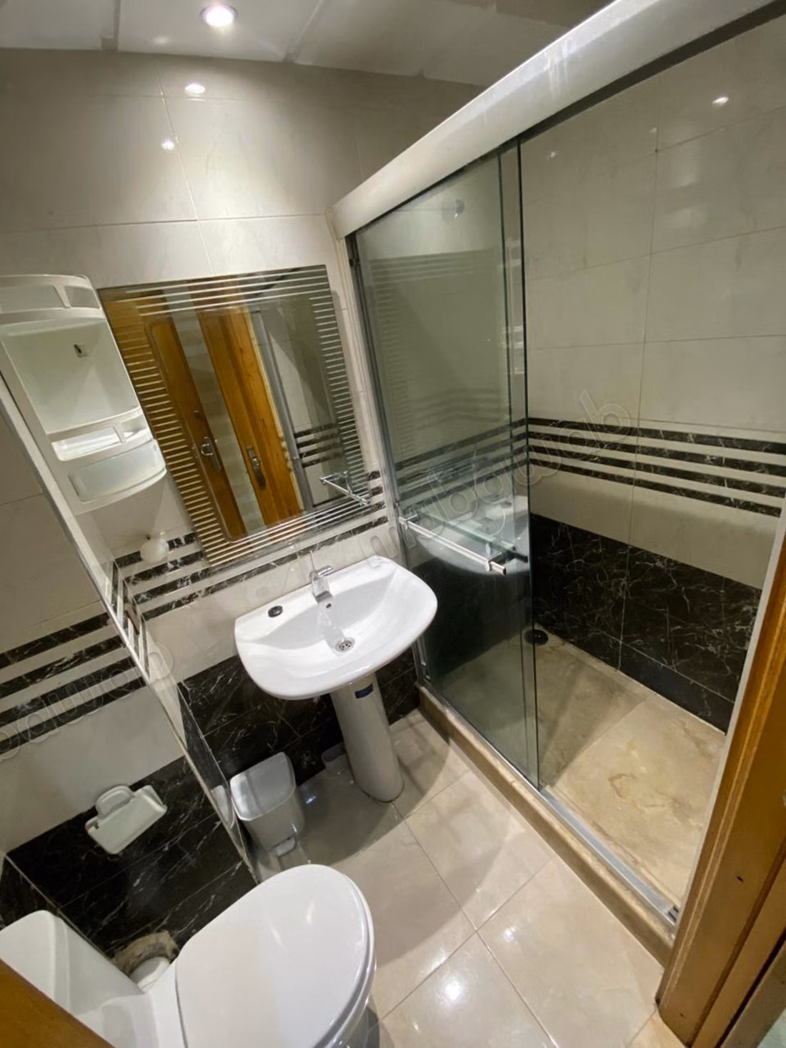 Louez cet appartement à Belvédère. 1 Pièce. Bien meublé