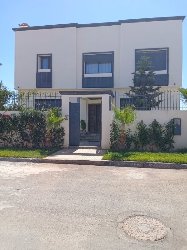 Villa de lujo en venta en Al Hamza. 4 piezas impresionantes
