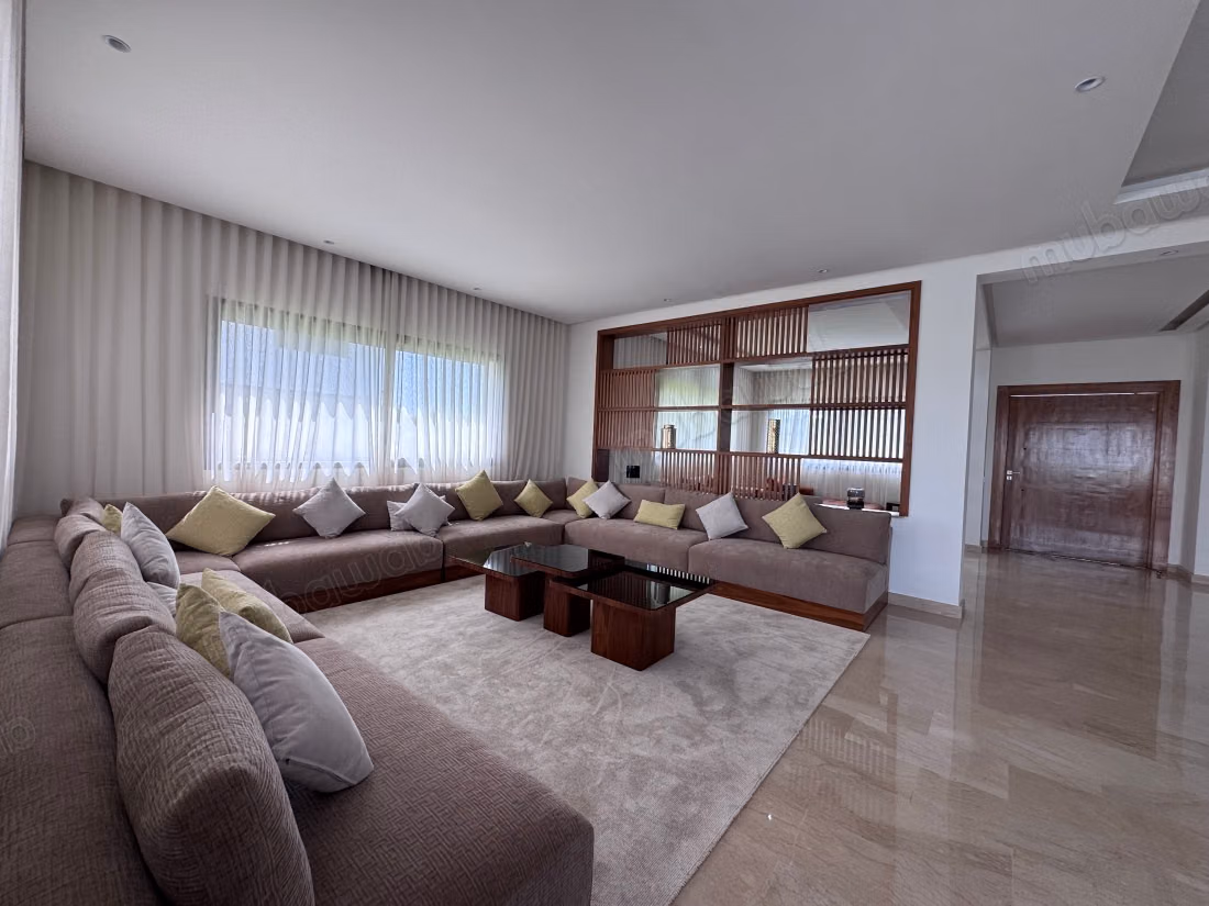 Luxurious villa for rent in El Menzeh. Total area 450 m². Furnished