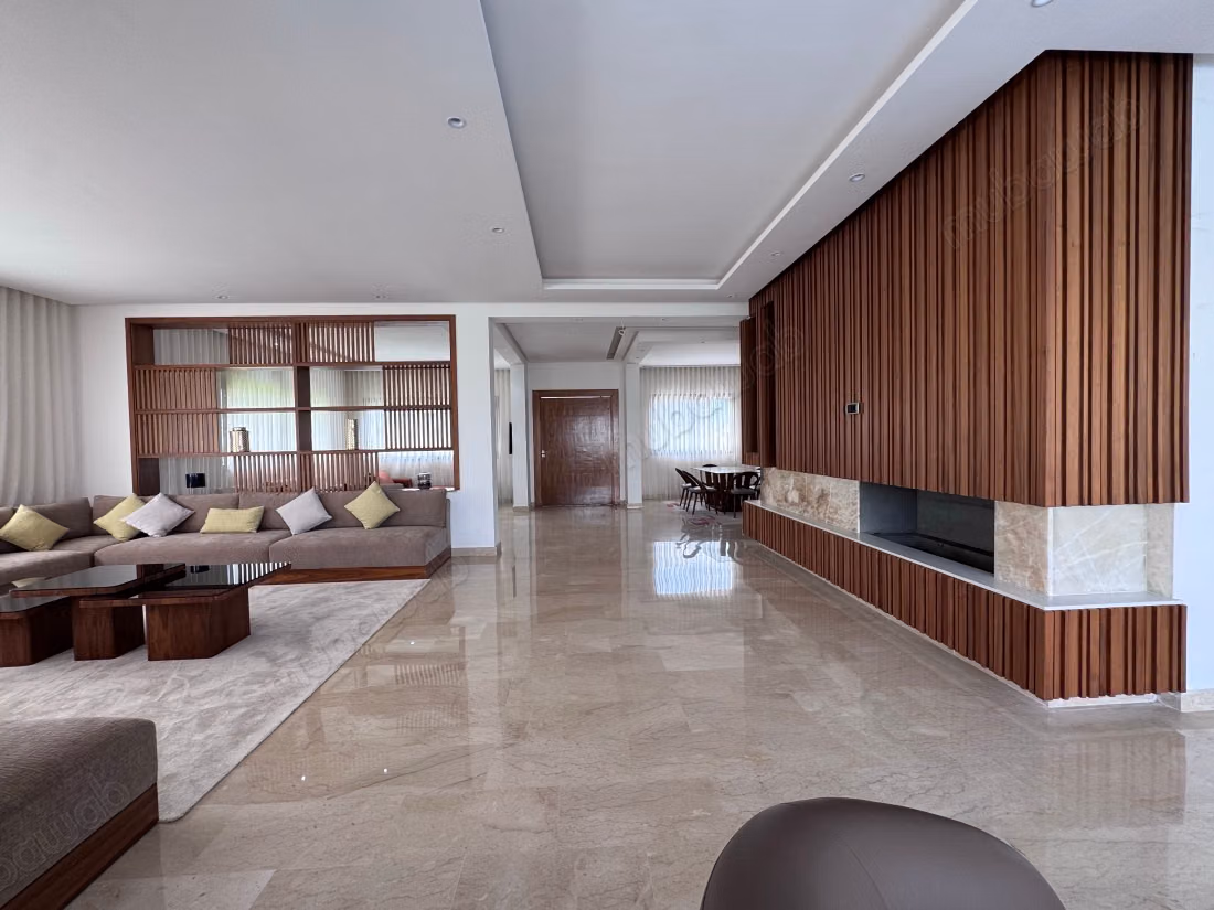Luxurious villa for rent in El Menzeh. Total area 450 m². Furnished