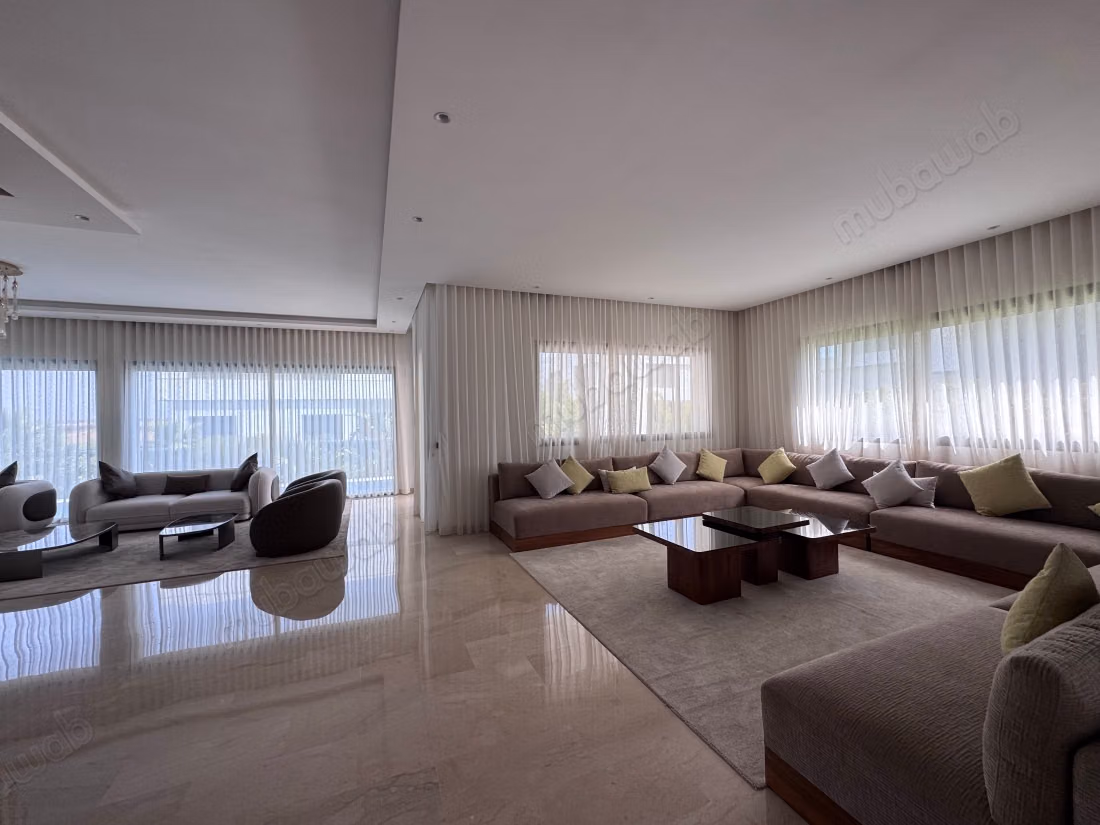 Luxurious villa for rent in El Menzeh. Total area 450 m². Furnished