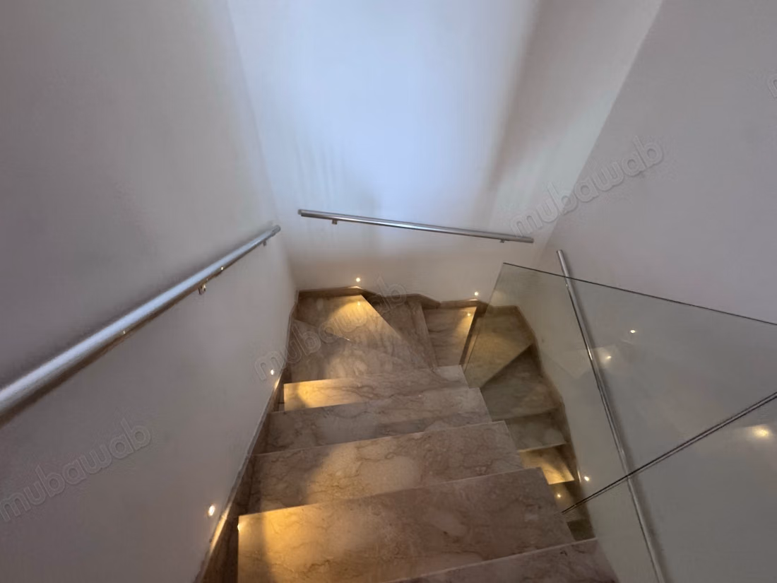 Luxurious villa for rent in El Menzeh. Total area 450 m². Furnished